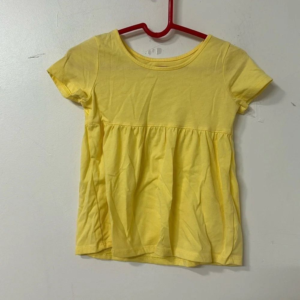 The children place shirt